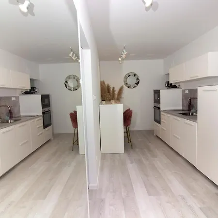 Sea La Vie Centre Apartment *