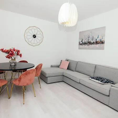 Sea La Vie Centre Apartment